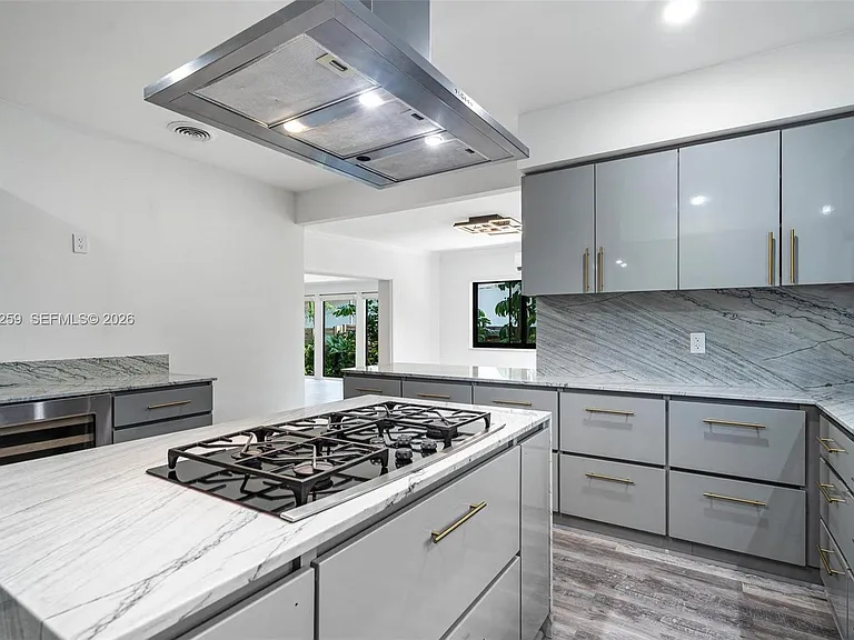 7810 Beachview Dr — Photo 13