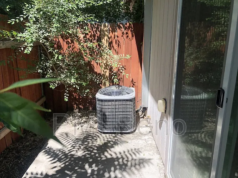 453 Roberts St #B — Photo 10