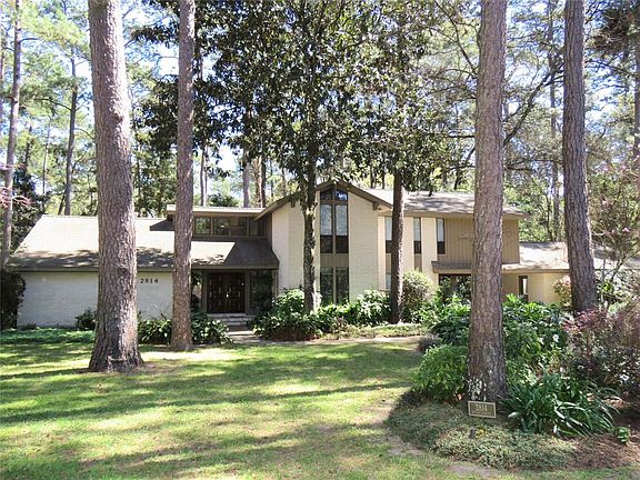 2nd image of 2814 Royal Circle Dr