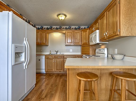 4th image of 21500 E 50th Terrace Ct S