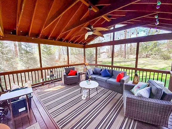 2nd image of 3156 Ravenwood Dr