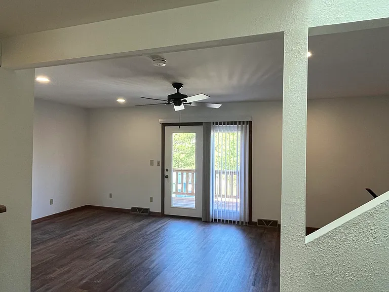 407 Foxfire Dr — Photo 2