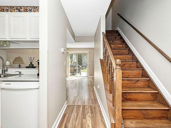 5th image of 214 Charring Cross Dr S #3