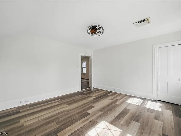 2471 Tremont Ave #UP — Photo 12