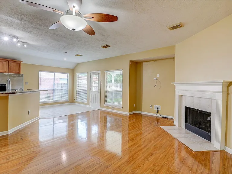 3323 Pioneer Bend Ln — Photo 14