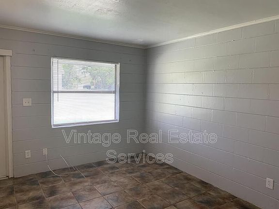 4th image of 843 Union St S APT C