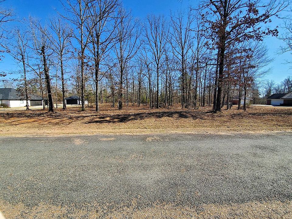 1st image of 18 Oak Haven Dr
