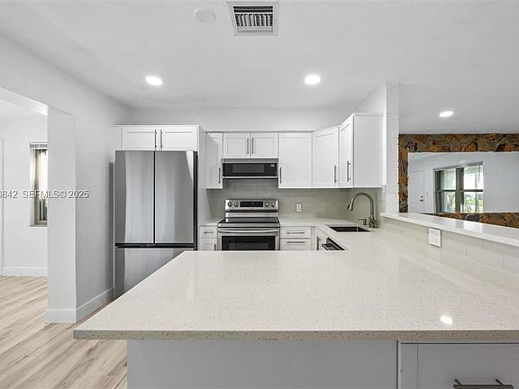 3rd image of 4510 SW 25th Ter