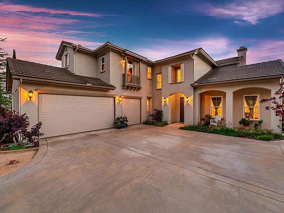2nd image of 1545 Loch Ness Dr