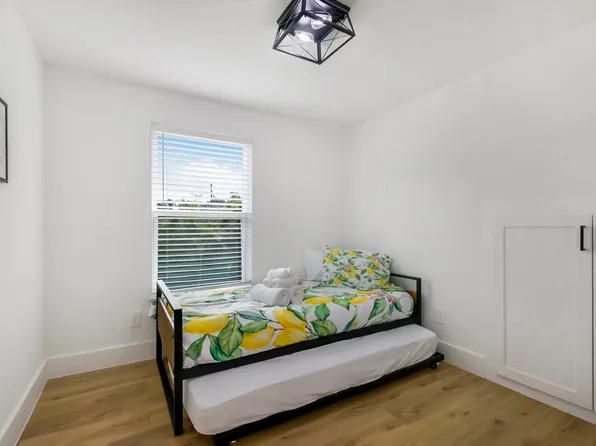 (undisclosed Address), Houston, TX 77009