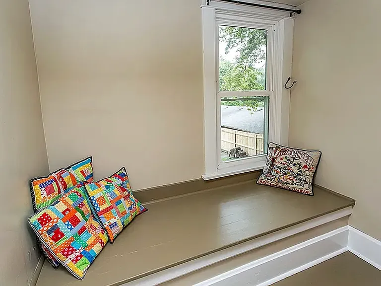 107 S Riverside Dr — Photo 11
