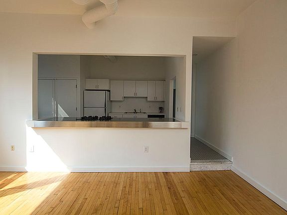 3rd image of 9552 Joseph Campau St
