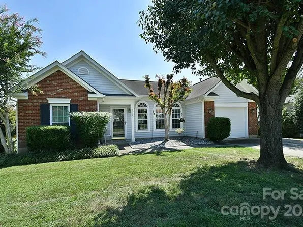170 Kristens Court Dr, Mooresville, NC 28115