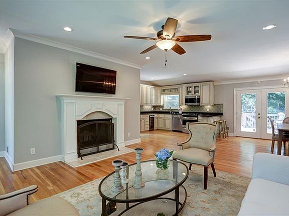 3rd image of 2609 Cove Cir