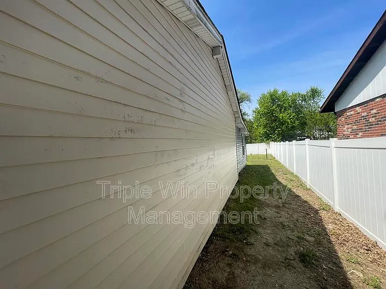 2415 Stoney End Ct — Photo 3
