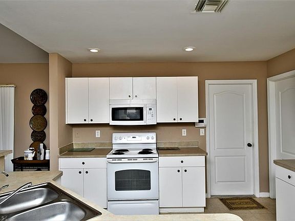 5th image of 2046 NE 24th Ter