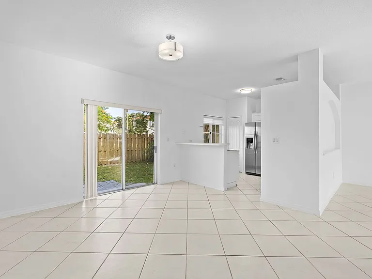 14261 SW 126th Pl — Photo 11