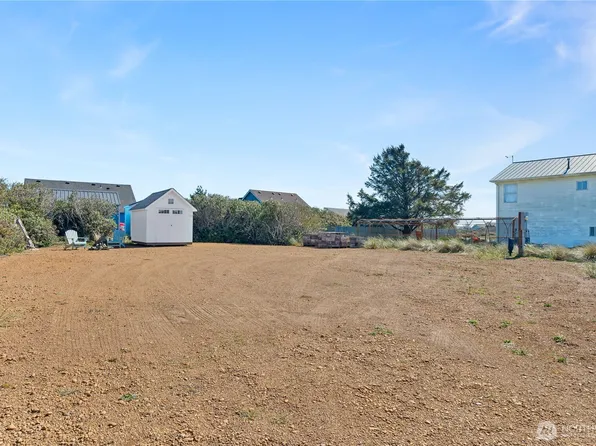 427 N Portal Loop SW, Ocean Shores, WA 98569