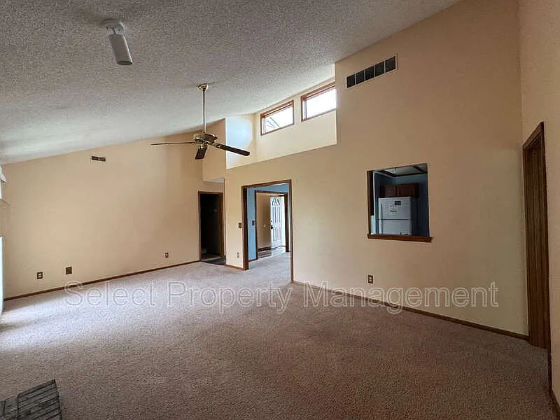 3 bed, 2.0 bath, 1360 sqft, $1,599 — Photo 3