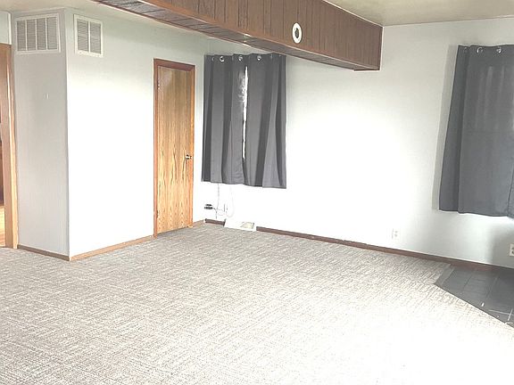 3rd image of 1884 Banks Rd