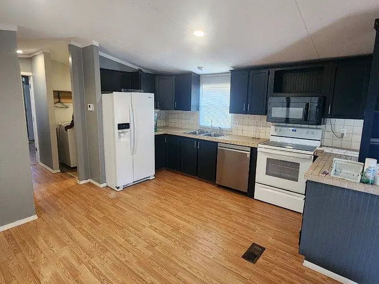 2815 Carver Ave — Photo 2
