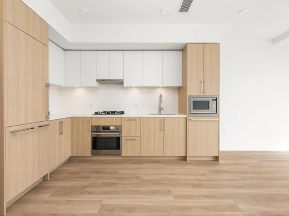 9675 King George Blvd #413, Surrey, BC V3T 0T7