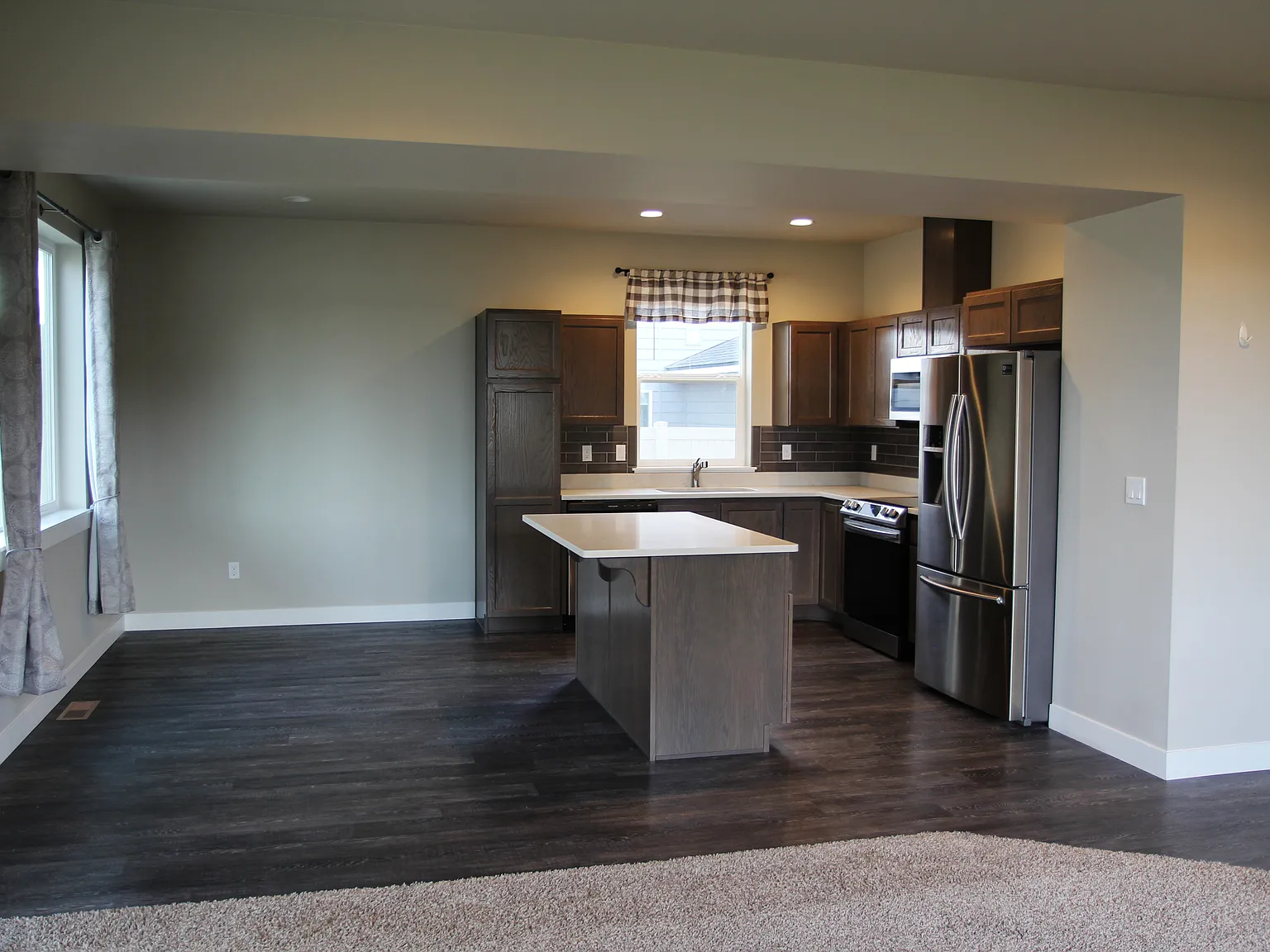 3 bed, 1853 sqft, $2,700 — Photo 3