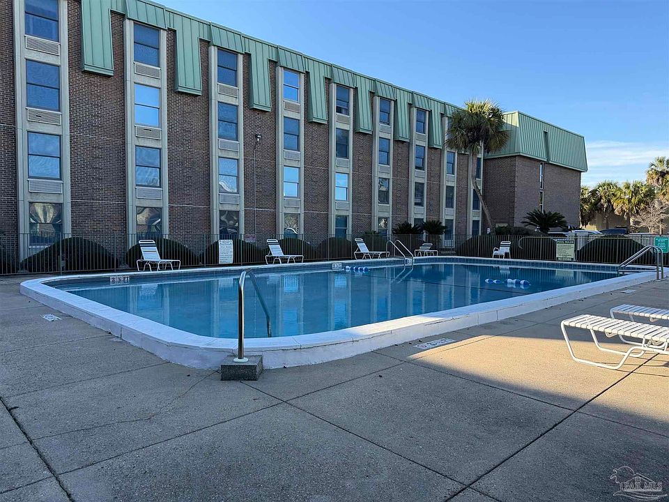 1st image of 224 E Garden St APT 305