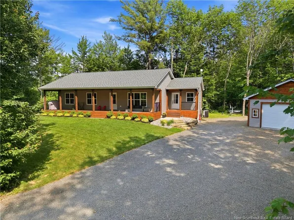 30 Loyalist Ln, Prince William, NB E3E 0E3