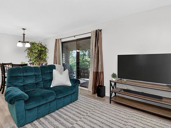 4th image of 468 Valley Dr APT 300