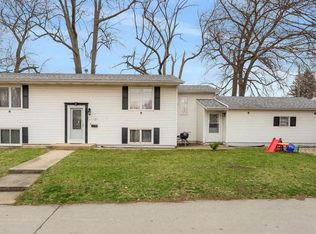 1190 24th St, Moline, IL 61265