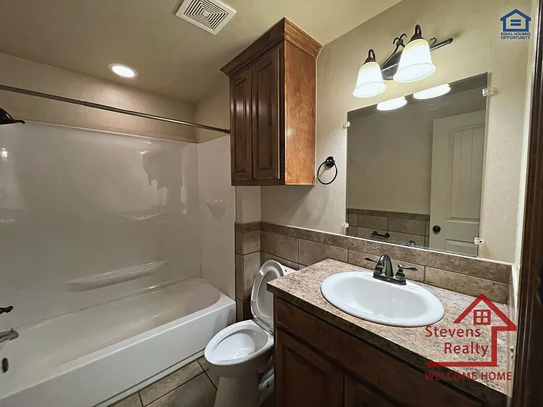 1604 NW Lindy Ave — Photo 15