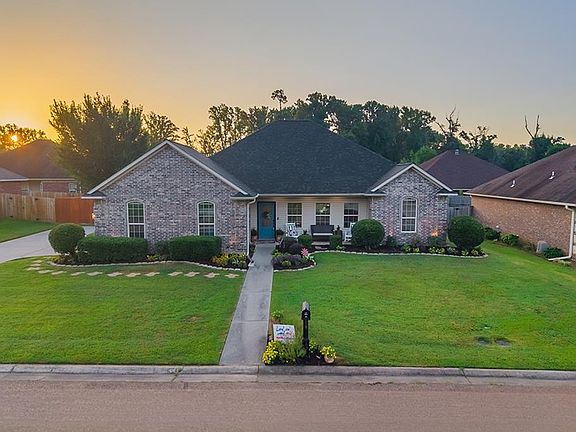 2nd image of 14 Irongate Dr