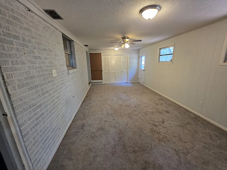 215 Newcastle Dr — Photo 10