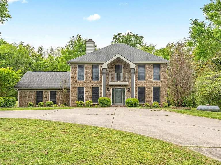 108 Rolling Meadow Dr — Photo 1
