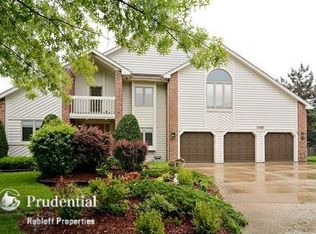 5707 Michael Ct, Rolling Meadows, IL 60008