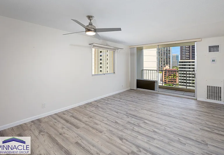 400 Hobron Ln #1215 — Photo 2