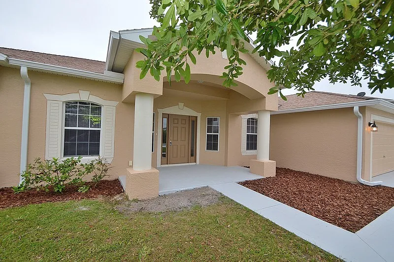 4 bed, 2.0 bath, 2972 sqft, $2,100 — Photo 3
