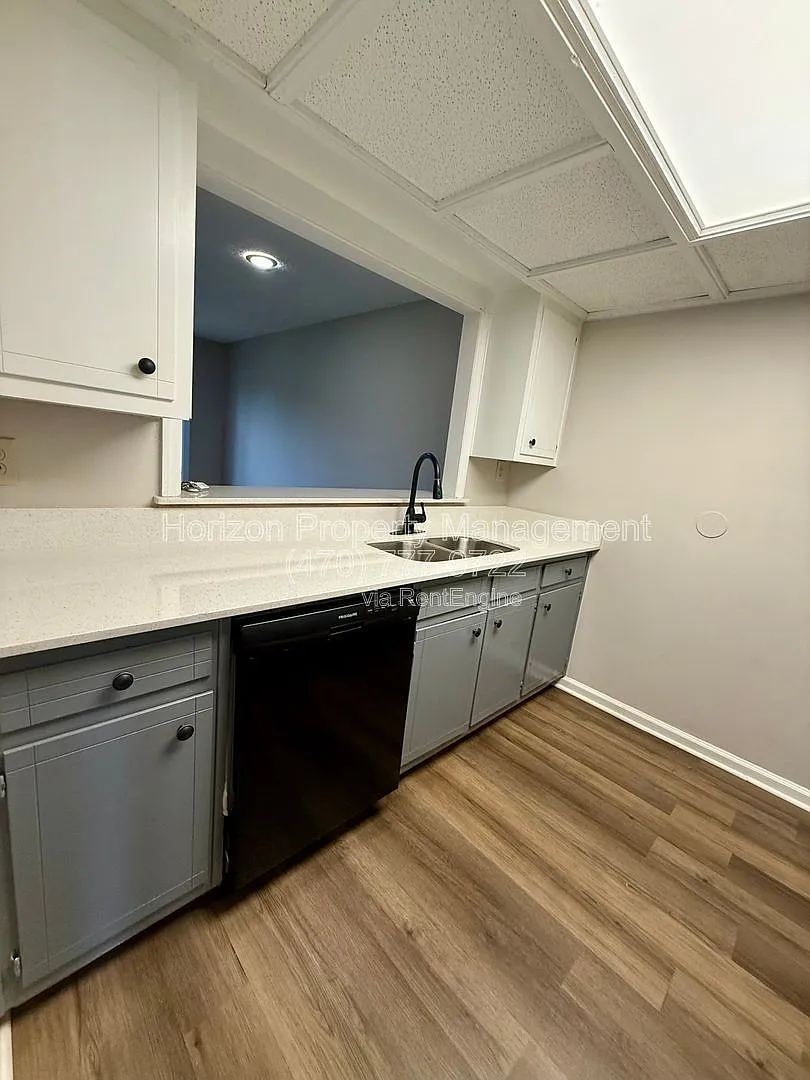 2 bed, 1.5 bath, 1024 sqft, $1,395 — Photo 3