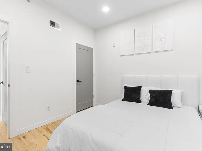 647 N 41st St #C — Photo 14
