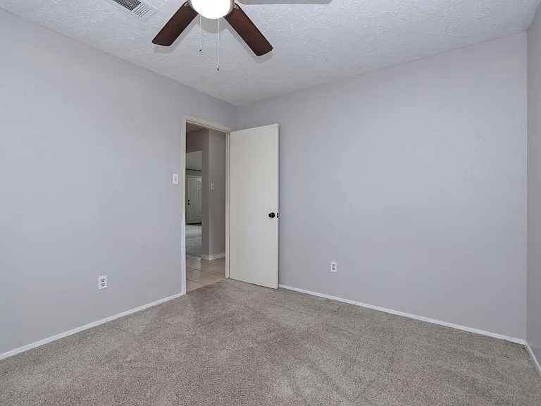 4623 Whispering Rock Ln — Photo 24