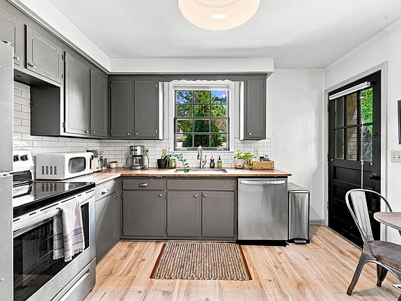 4th image of 609 Rosebank Ave #C