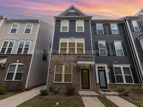 6122 Cleburne Ct, Charlotte, NC 28217