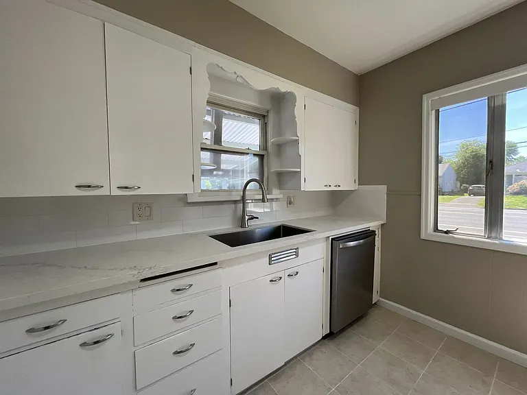 2417 N Rosa Parks Way — Photo 11