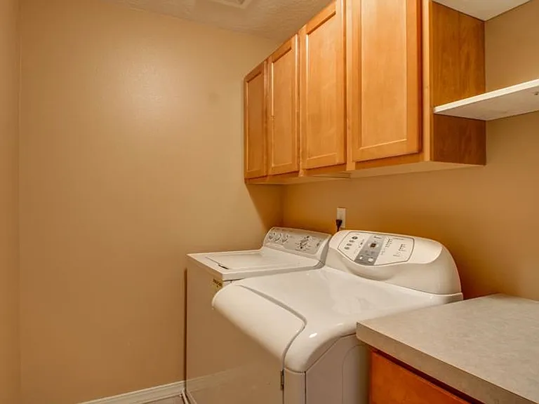 2291 E Meadow Creek Dr — Photo 12