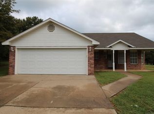 102 E George St, Poteau, OK 74902