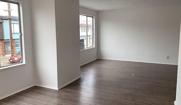 4th image of 375 Cambridge St