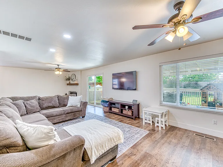 5776 N Feland Ave — Photo 15