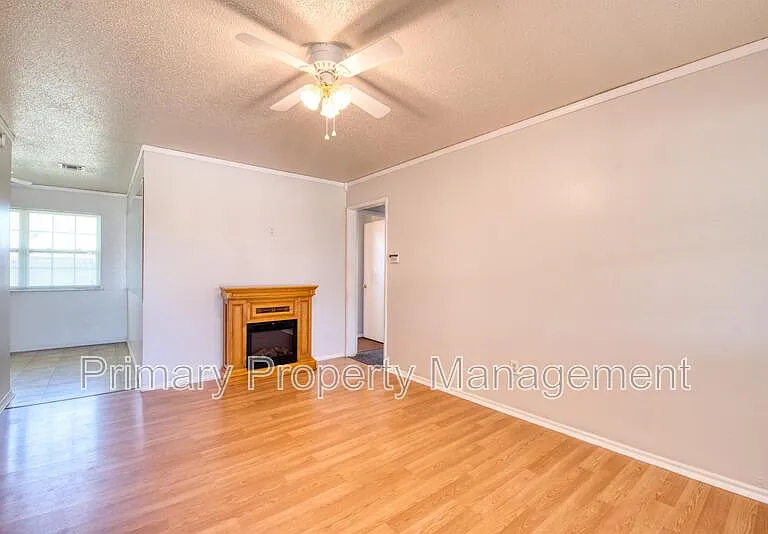 924 NW 14th St — Photo 3