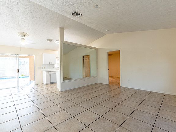 3rd image of 5506 Deleon Ave